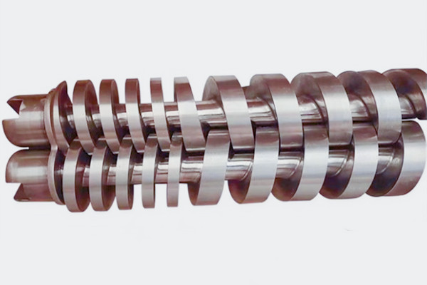 平行雙螺桿擠出機如何實現(xiàn)高效混合與穩(wěn)定輸出？探秘其兩大核心部件料筒與螺桿的協(xié)同設計