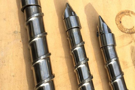 注塑機螺桿上的粘料如何去除？小編來支招！